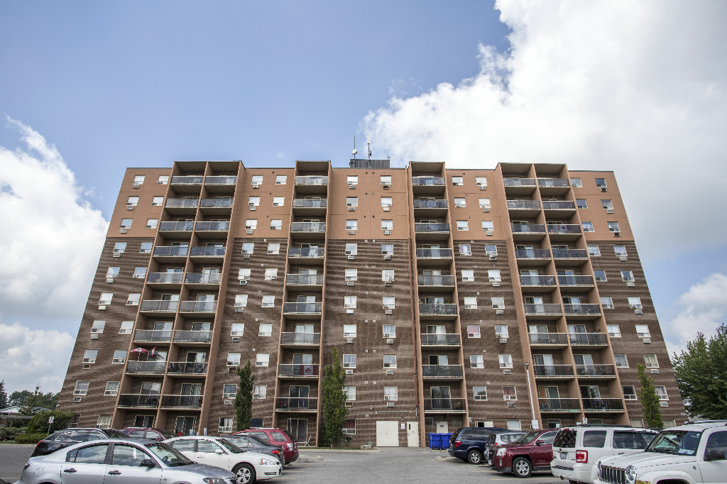104 Confederation Street Apartments Ten story apartment building in St Thomas, Ontario